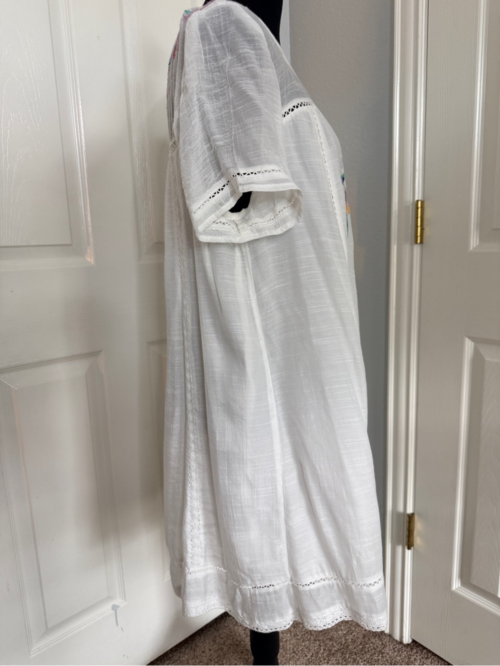Umgee White Midi Dress with Multicolor Floral Embroidery - Picture 4 of 11
